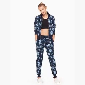 KATE SPADE PRAIRIE FLORAL ROSE RUFFLE  JACKET & JOGGER SET   ( NEVER USED ) (L)